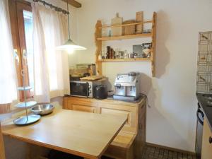 Apartment Aragon-36 by Interhomeにあるキッチンまたは簡易キッチン