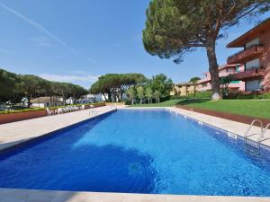 Bazén v ubytování Apartamento con piscina en LLAFRANC nebo v jeho okolí