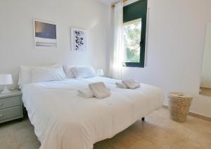 Postel nebo postele na pokoji v ubytování Apartamento con piscina en LLAFRANC
