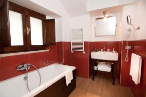 Ванная комната в St. Peter' Six Rooms & Suites