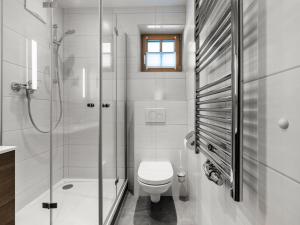 Ein Badezimmer in der Unterkunft Apartment Mooslehen-1 by Interhome