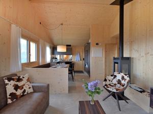 O zonă de relaxare la Holiday Home Superior Aclas Maiensäss Resort-1 by Interhome