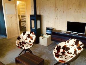 TV/trung tâm giải trí tại Holiday Home Maiensäss Superior by Interhome +30 ảnh