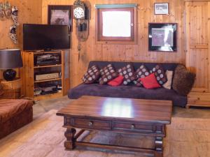 A seating area at Chalet Epilobes by Interhome