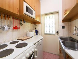 Dapur atau dapur kecil di Holiday Home Piccola by Interhome