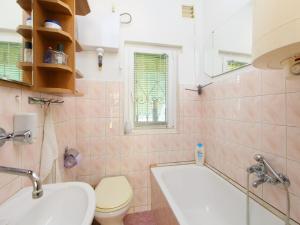 Kúpeľňa v ubytovaní Holiday Home Piccola by Interhome