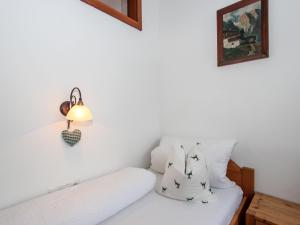 Voodi või voodid majutusasutuse Apartment Tyrol-2 by Interhome toas