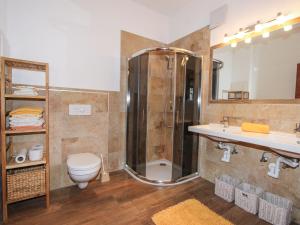 Vannituba majutusasutuses Apartment Tyrol-2 by Interhome