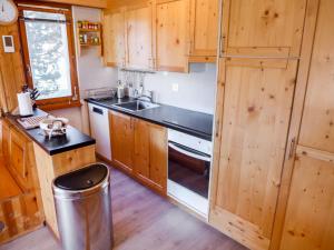 Kuchyň nebo kuchyňský kout v ubytování Apartment Diamant 1 by Interhome