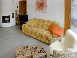 Posezení v ubytování Apartment Chesa Boffalora by Interhome