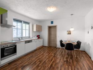 Kuchyň nebo kuchyňský kout v ubytování Apartment Achtalgut by Interhome