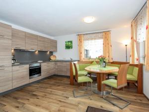 Eldhús eða eldhúskrókur á Apartment Wildbachl by Interhome