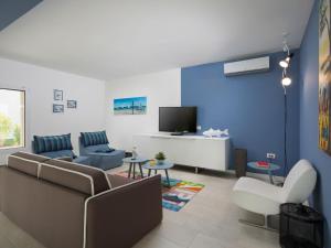 Телевизор и/или развлекательный центр в Villa Chiara by Interhome