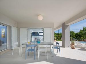 Балкон или терраса в Villa Chiara by Interhome