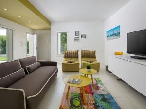 TV a/nebo společenská místnost v ubytování Villa Debora by Interhome