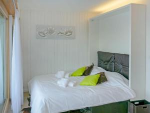 Postel nebo postele na pokoji v ubytování Studio Grenier 5 by Interhome + 20 fotografií