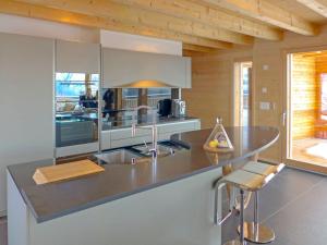Una cocina o kitchenette en Chalet Woovim 8 by Interhome