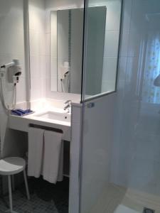 a bathroom with a sink and a mirror at Hotel Albatros in Gandía