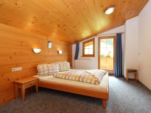 Postel nebo postele na pokoji v ubytování Apartment Alpin by Interhome