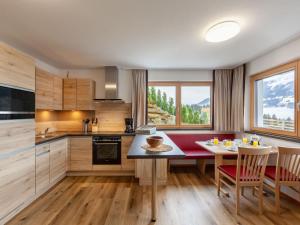 Dapur atau dapur kecil di Apartment Birgit by Interhome