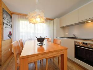 Kuchyň nebo kuchyňský kout v ubytování Apartment Haus Findelbach - Apt- Happy Lily by Interhome