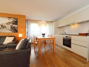 Kuchyň nebo kuchyňský kout v ubytování Apartment Haus Findelbach - Apt- Happy Lily by Interhome