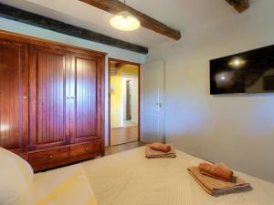 Televízia a/alebo spoločenská miestnosť v ubytovaní Holiday Home Villa Prisedi by Interhome