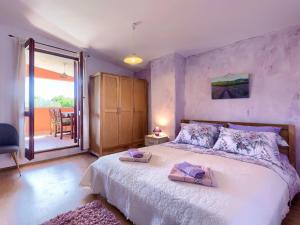 Posteľ alebo postele v izbe v ubytovaní Holiday Home Villa Prisedi by Interhome