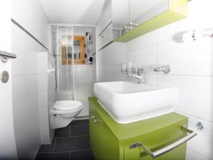 Koupelna v ubytování Studio Bergfink-5 by Interhome