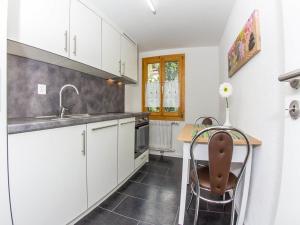 Kuchyň nebo kuchyňský kout v ubytování Apartment Bergfink Obergeschoss-6 by Interhome + 11 fotografií