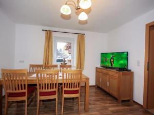 A television and/or entertainment centre at Apartment Schloßmühle by Interhome Még 21 kép