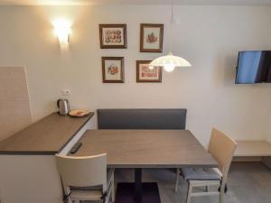 TV a/nebo společenská místnost v ubytování Apartment Kristall-11 by Interhome