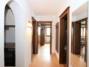 Kuchyň nebo kuchyňský kout v ubytování Apartment Römerhof-2 by Interhome