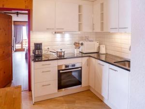 Kuchyň nebo kuchyňský kout v ubytování Apartment Le Bristol A30 by Interhome