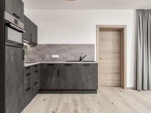 Kuchyňa alebo kuchynka v ubytovaní Apartment Appartement Wallis by Interhome