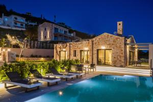 Бассейн в Narcissos Villa или поблизости