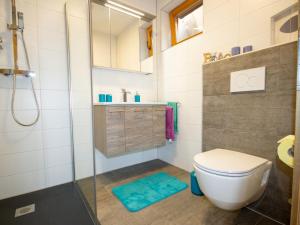 Kúpeľňa v ubytovaní Apartment Mundlers Hoamatl Top 3 by Interhome