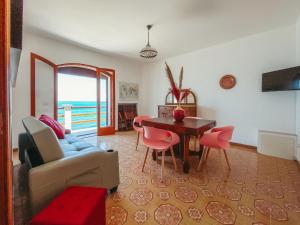 Televízia a/alebo spoločenská miestnosť v ubytovaní Apartment Pinta by Interhome