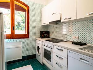 Kuchyňa alebo kuchynka v ubytovaní Apartment Pinta by Interhome