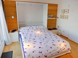 Postel nebo postele na pokoji v ubytování Apartment Celica by Interhome