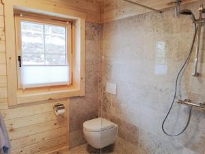 Koupelna v ubytování Chalet Hütte Buchfink by Interhome