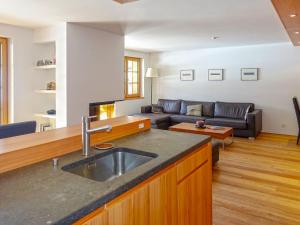 Posezení v ubytování Apartment Bergere-2 by Interhome + 16 fotografií