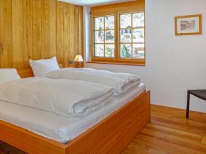 Postel nebo postele na pokoji v ubytování Apartment Bergere-2 by Interhome