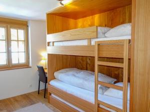 Postel nebo postele na pokoji v ubytování Apartment Bergere-2 by Interhome