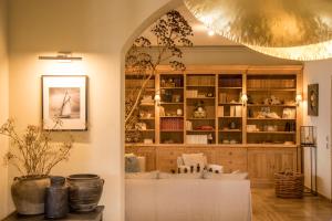 Boutique hôtel Château Rouher的厨房或小厨房