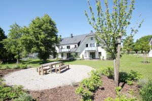 a picnic bench in front of a house at strandnahe FeWo mit Balkon, gratis Nutzung vom AHOI Erlebnisbad und Sauna in Sellin - Rex Rugia FeWo 14-6 in Lobbe