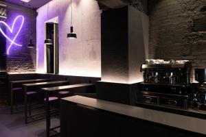 Příslušenství pro přípravu čaje a kávy v ubytování Heart Hotel Milano