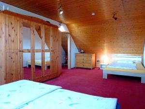 En eller flere senge i et værelse på Holiday Home Schmetterlingsgarten by Interhome