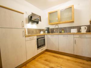 Kuchnia lub aneks kuchenny w obiekcie Apartment Runhof Living by Interhome