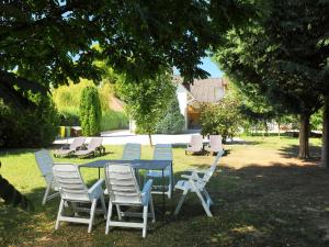 Vonkajšia záhrada v ubytovaní Apartment Moni 2 by Interhome